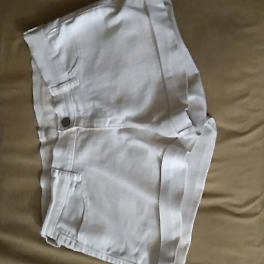 White semi fitted Old navy shorts